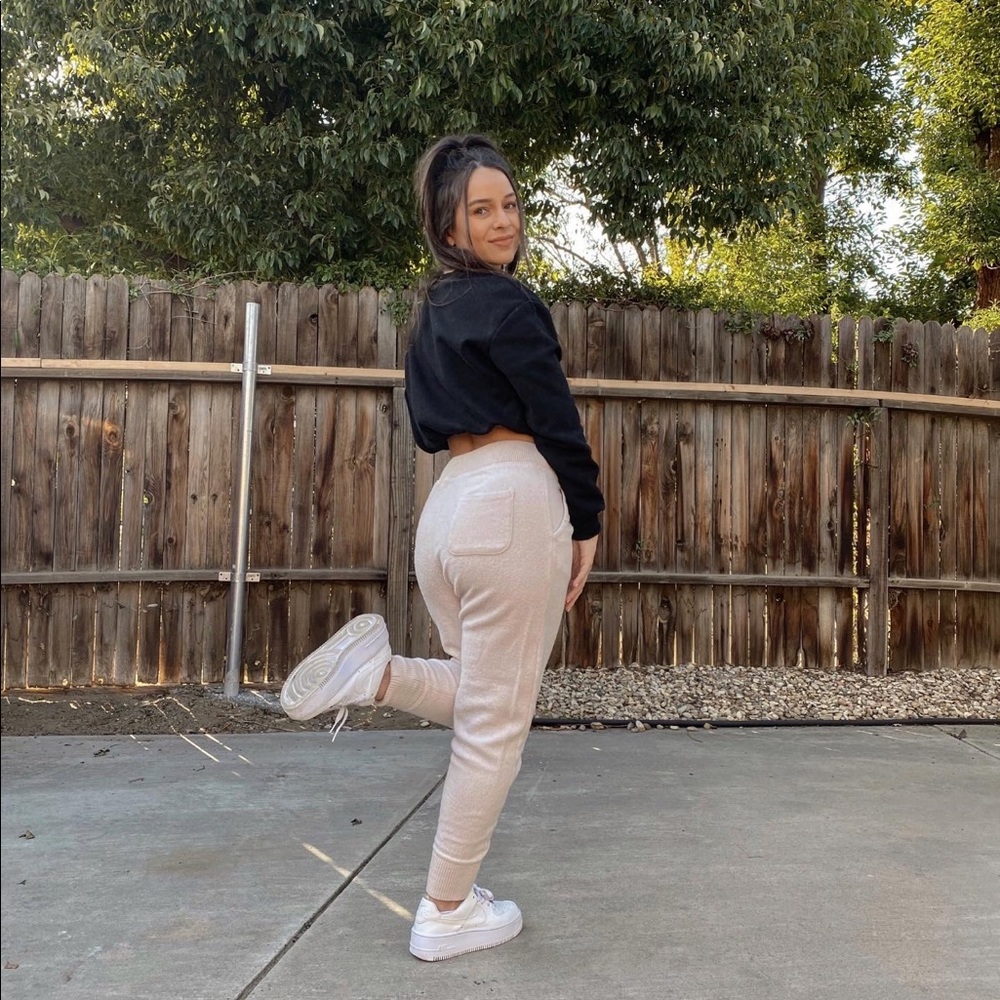 Cream colored sweats size small/medium 🦋